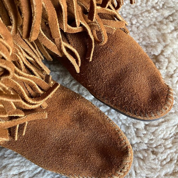 Minnetonka 3 Layer Fringe Moccasin Boots - Picture 4 of 6